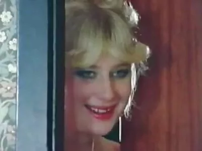 Брюнетка MILF seks porno klipove се радва да прави ръкохватка на момче и получава завършване
