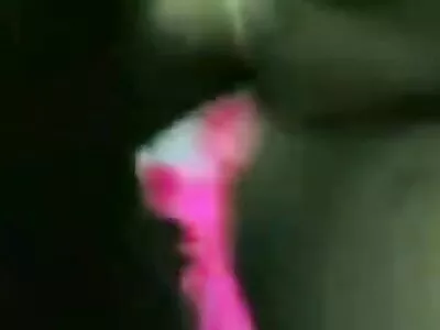 Момиче с прекрасно тяло обича да смуче porno klpove петел и да бъде гърбаво