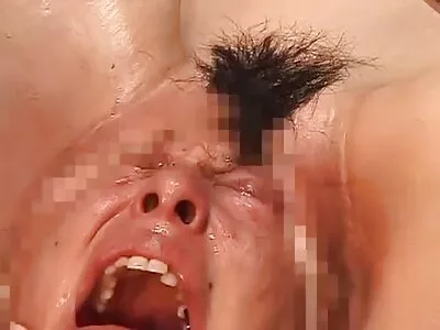 Аматьорска блондинка показва колко добре може да се справи с този porno klpove петел