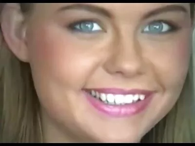 Прекрасна брюнетка маце се чука в дупето klipove porno и путката си