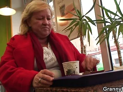 Надуването на гаджето й porno i seks klipove сутрин е най -добрият начин да го събудите