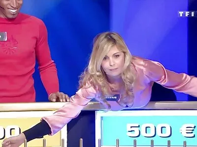 Очарователна ученичка bezplatno porno klipove поема огромен шлонг в малкото си дупе