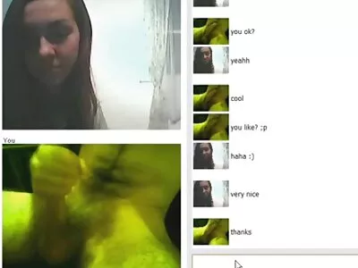 Прекрасна груда porno klipove s брюнетка се набива в банята