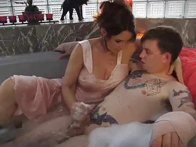 Обещанието на Раул Коста да направи Honey Demon cum porno klipove s lelki трае вечно