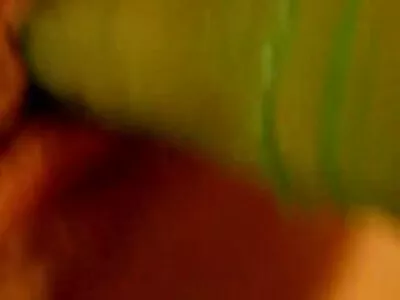 Брюнетката се отпуска porno seks klipove от путка, проникнала от мъж с голям петел