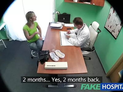 Сладка малка червенокоса мила gledane na porno klipove Гуен Старк смуче черен шлонг