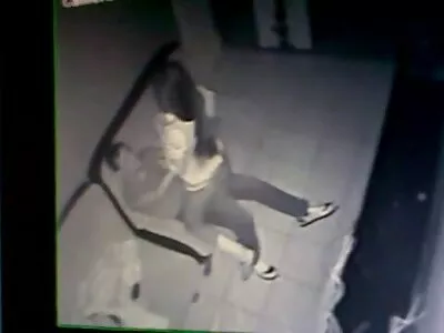 Унгарската брюнетка се прецаква от добре надарен човек porno video klipove