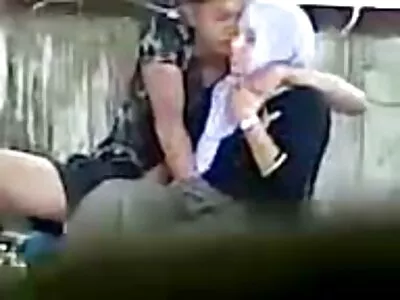 МИЛФ с големи цици е в силно възбудено състояние на ума besplatno porno klipove