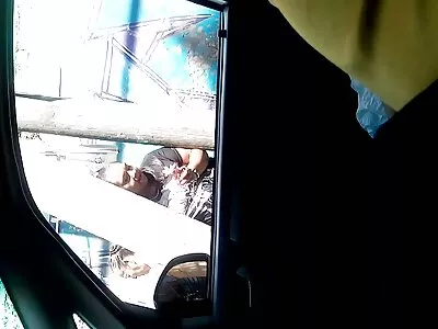 Сладката блондинка играе палави игри с доведения си баща porno klipove hd