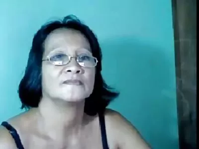 Тази палава червенокоса porno klipove bezplatno тийнейджърка обича да прави учителя си щастлив