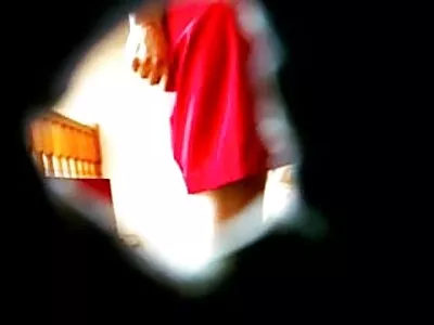 Мокрото малко тяло на дребна мадама се чука от голям петел в POV free porno klipove