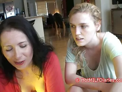 Красавицата на милф се присъединява към доведената analno porno klipove си дъщеря и гаджето си