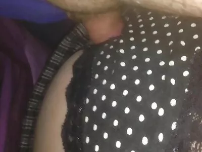 Великолепната милфа е с пръсти от porno klipove s maiki роговия съпруг