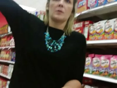 Горещата MILF bezplatno porno klipove MILF изглежда невинна, но тя е истинска курва вътре