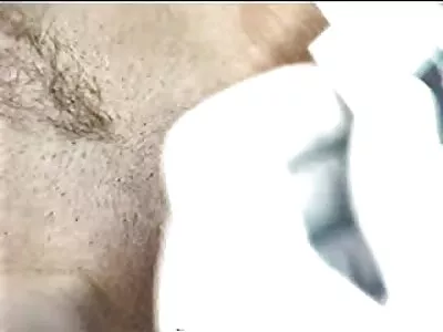 Зашеметяващата блондинка се върти porno video klipove хубаво по куче