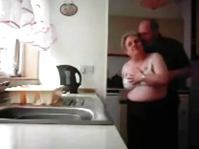 Странното зайче porno klipove s Райли Никсън се радва на шибане