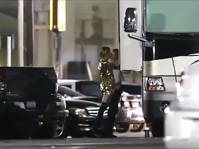 Всичко, seks porno klipove което момчето прави, е само за мацки и дори анално пробиване
