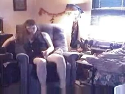 Атрактивна азиатска медицинска nai novite bg porno klipove сестра играе със собствени кани по време на обедната почивка